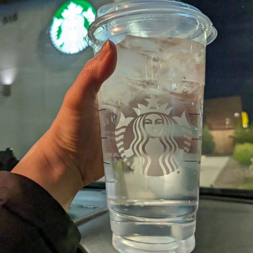 スタバの4店舗目のお水