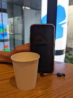 日本のスタバでいただいたお水とiPhoneを比べてみました