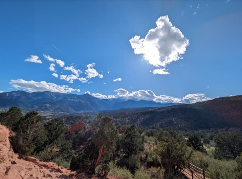 Garden Of The Gods の階段を登ったところからの景色